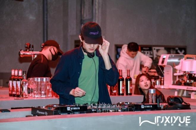 维多利亚老品牌vic(集团)官方网站