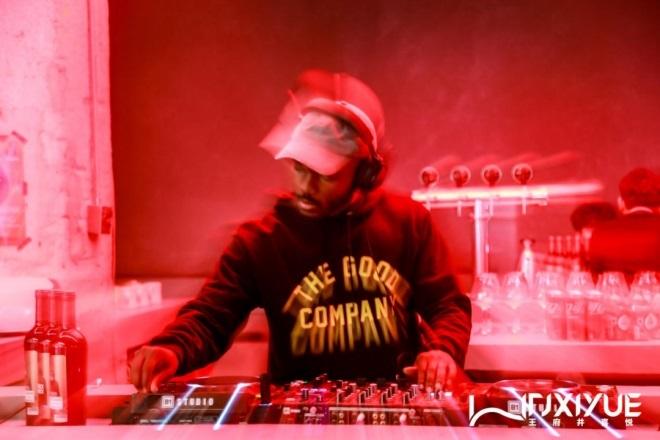 维多利亚老品牌vic(集团)官方网站