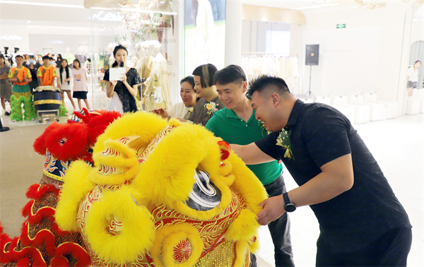 维多利亚老品牌vic(集团)官方网站