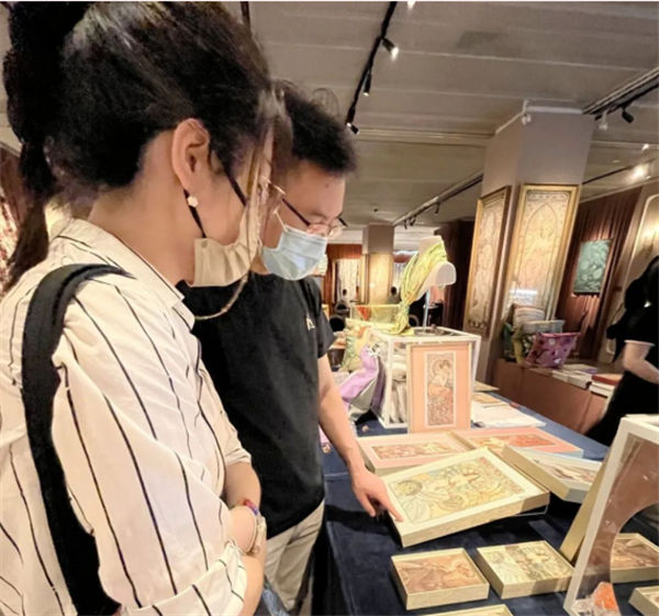 维多利亚老品牌vic(集团)官方网站