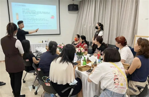 维多利亚老品牌vic(集团)官方网站