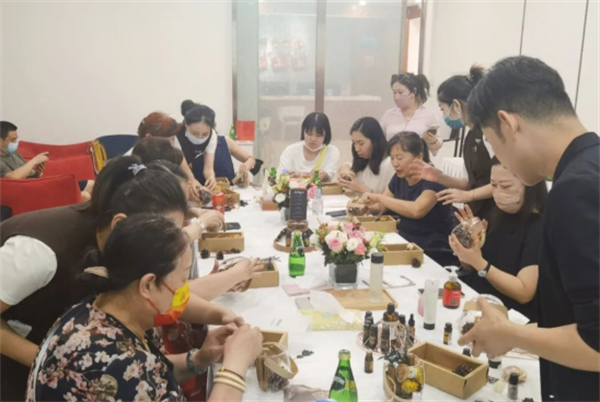 维多利亚老品牌vic(集团)官方网站