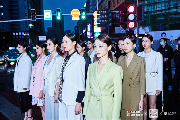 维多利亚老品牌vic(集团)官方网站